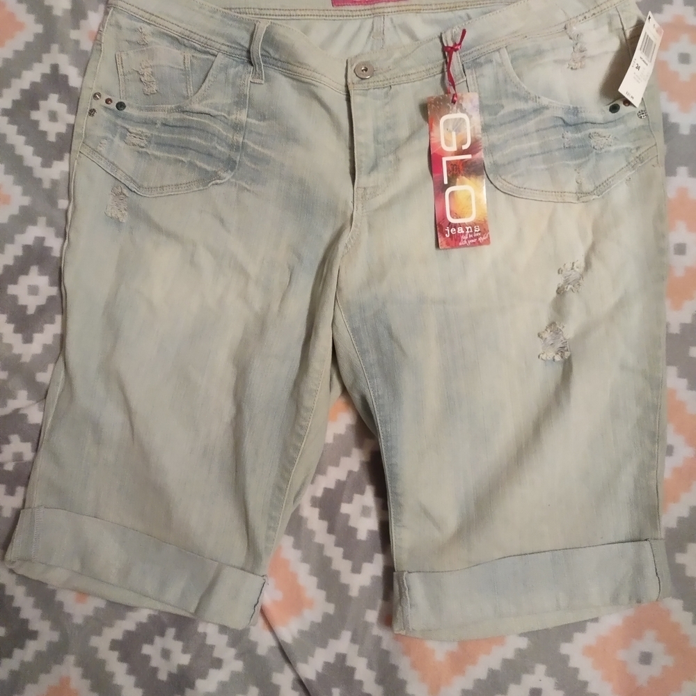 Distressed cropped capris